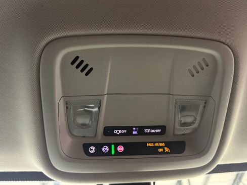 Used 2021 Chevrolet Traverse LS image 36