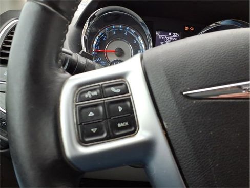 Used 2012 Chrysler Town & Country Touring image 13