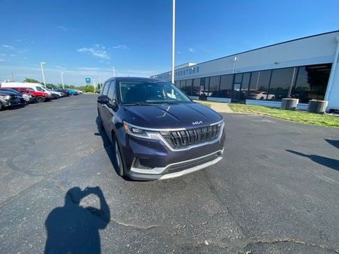 Used 2022 Kia Carnival LX FWD image 2