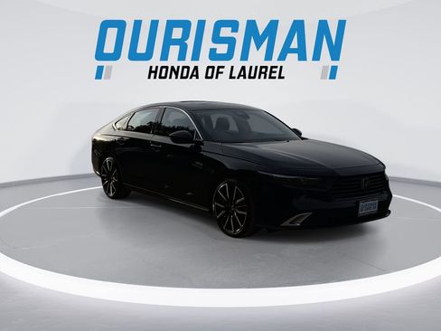 Used 2025 Honda Accord Touring image 2