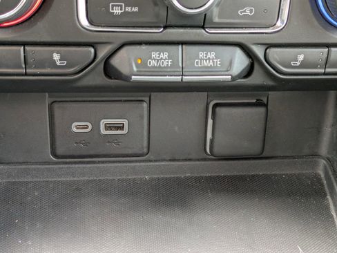 Used 2021 Chevrolet Tahoe Z71 w/ Z71 Signature Package image 26