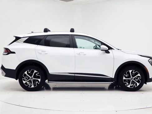 Used 2023 Kia Sportage EX image 3