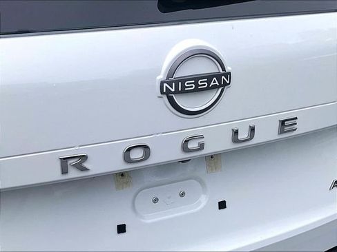 Used 2023 Nissan Rogue S AWD/4WD image 8