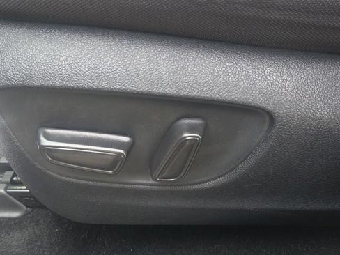 Used 2021 Toyota Highlander L FWD image 25