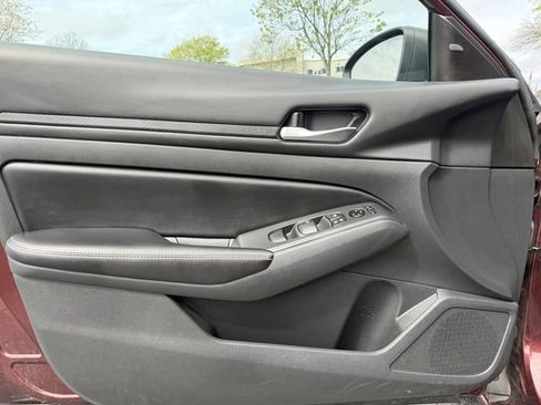 Used 2024 Nissan Altima 2.5 SV FWD image 9