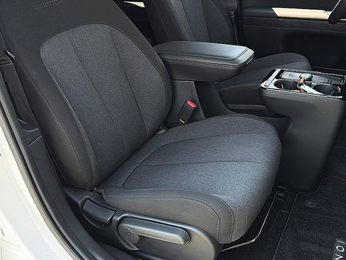 Certified 2025 Hyundai Ioniq 5 SE RWD image 23