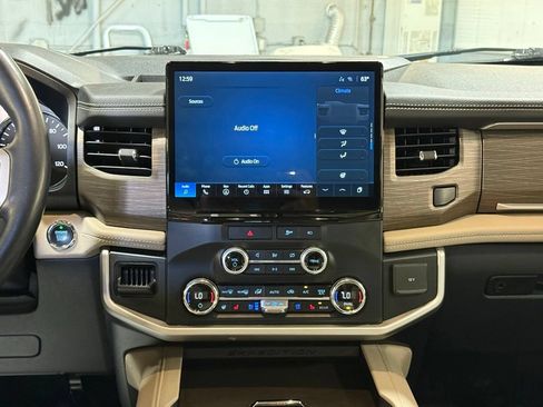 Used 2022 Ford Expedition Limited AWD/4WD image 8