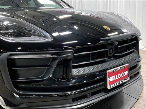 Used 2024 Porsche Macan image 33