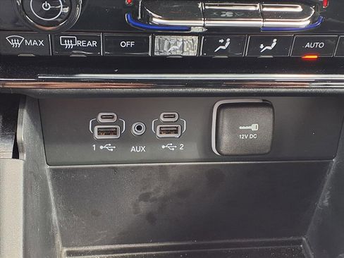 Used 2025 Jeep Grand Cherokee Laredo X image 18