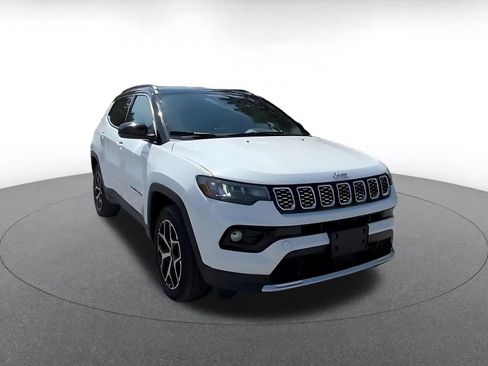 Used 2025 Jeep Compass Limited AWD/4WD image 3