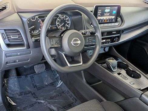 Used 2023 Nissan Rogue SV image 10