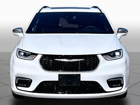Used 2024 Chrysler Pacifica Pinnacle FWD image 4