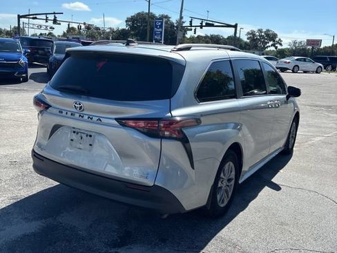 Used 2022 Toyota Sienna LE AWD/4WD image 8