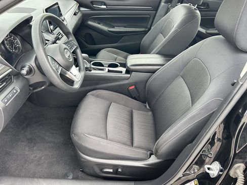 Used 2024 Nissan Altima 2.5 SV FWD image 16