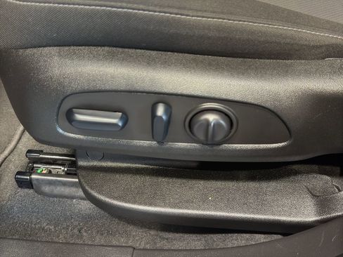 Used 2025 Chevrolet Blazer LT image 17