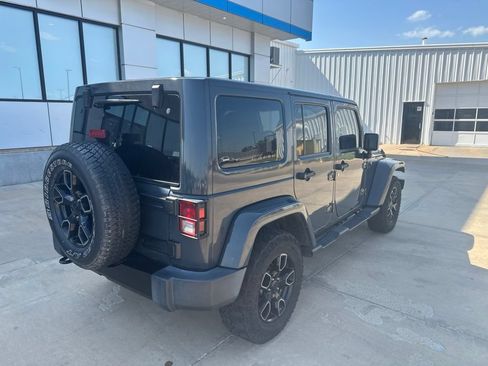 Used 2017 Jeep Wrangler Unlimited Sahara AWD/4WD image 28