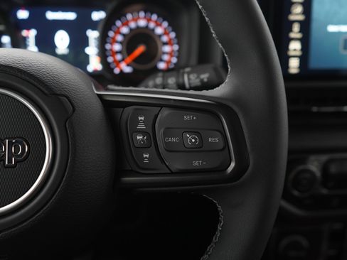 Used 2025 Jeep Wrangler Unlimited Sport AWD/4WD image 25