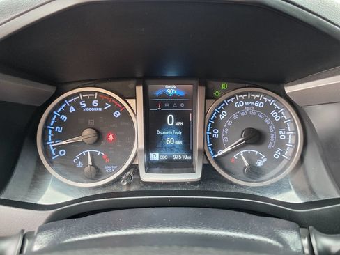 Used 2021 Toyota Tacoma SR5 AWD/4WD image 32