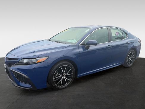 Used 2024 Toyota Camry SE w/ Cold Weather Package AWD/4WD image 7