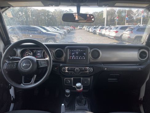 Used 2022 Jeep Gladiator Sport image 8