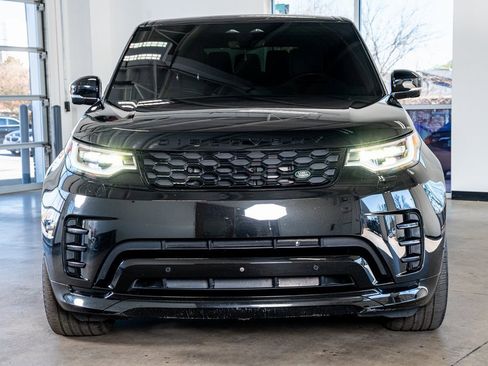 Used 2024 Land Rover Discovery Dynamic SE image 3