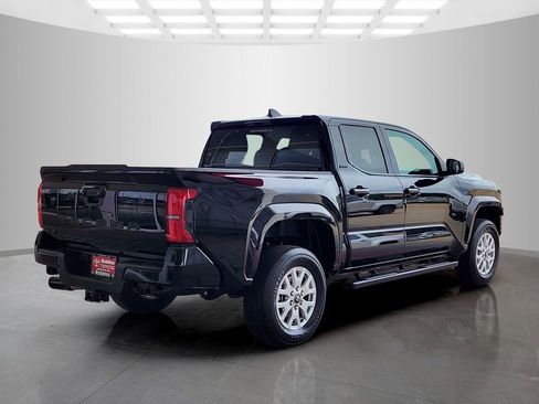 Used 2025 Toyota Tacoma SR5 AWD/4WD image 5