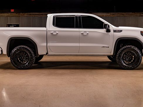 Used 2025 GMC Sierra 1500 AT4 w/ Technology Package image 11