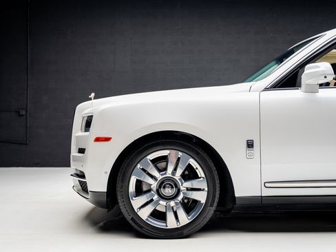 Used 2019 Rolls-Royce Cullinan image 16