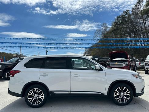 Used 2017 Mitsubishi Outlander SE AWD/4WD image 15