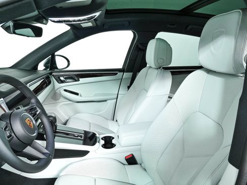 New 2026 Porsche Macan S AWD/4WD image 5
