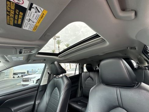 Used 2023 Toyota Highlander XLE AWD/4WD image 19