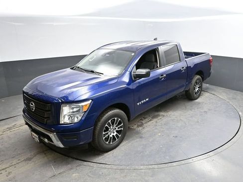 Used 2022 Nissan Titan SV image 38