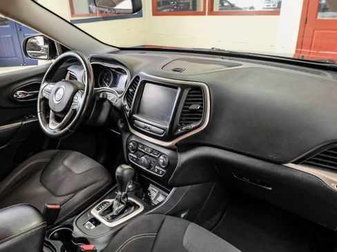 Used 2016 Jeep Cherokee Latitude image 11