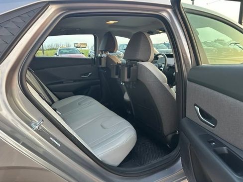 Used 2025 Hyundai Elantra Limited FWD image 14