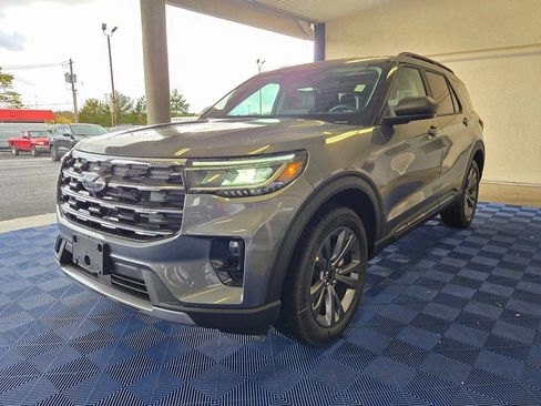 New 2026 Ford Explorer Active w/ Active Comfort Package image 3