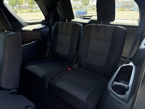 Used 2017 Ford Explorer XLT AWD/4WD image 22