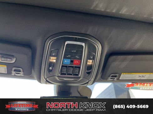 Used 2025 Jeep Grand Cherokee Limited w/ Luxury Tech Group II image 11