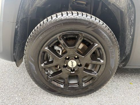 Used 2023 Jeep Renegade Latitude AWD/4WD image 10