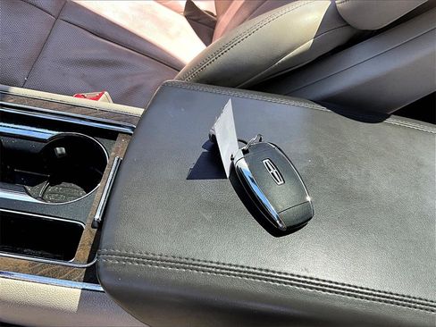 Used 2017 Lincoln Continental Reserve w/ Technology Package image 9