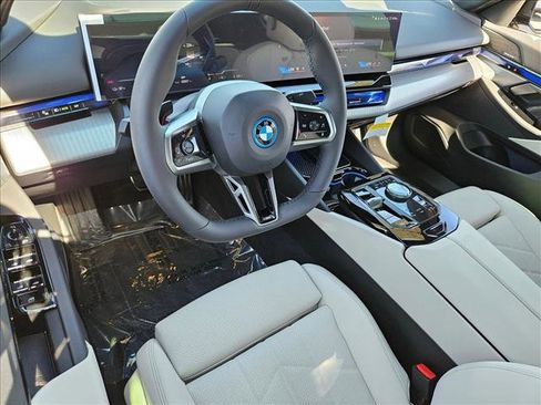 New 2026 BMW i5 eDrive40 w/ M Sport Package image 3