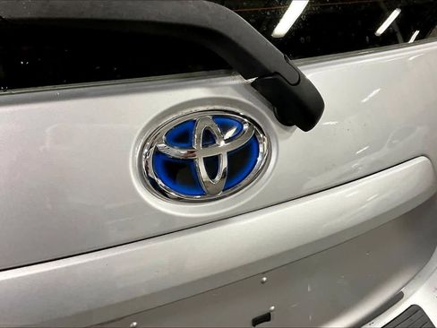 Used 2014 Toyota Prius C One FWD image 31
