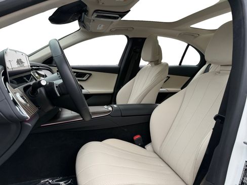 Used 2025 Mercedes-Benz E 350 Sedan image 9