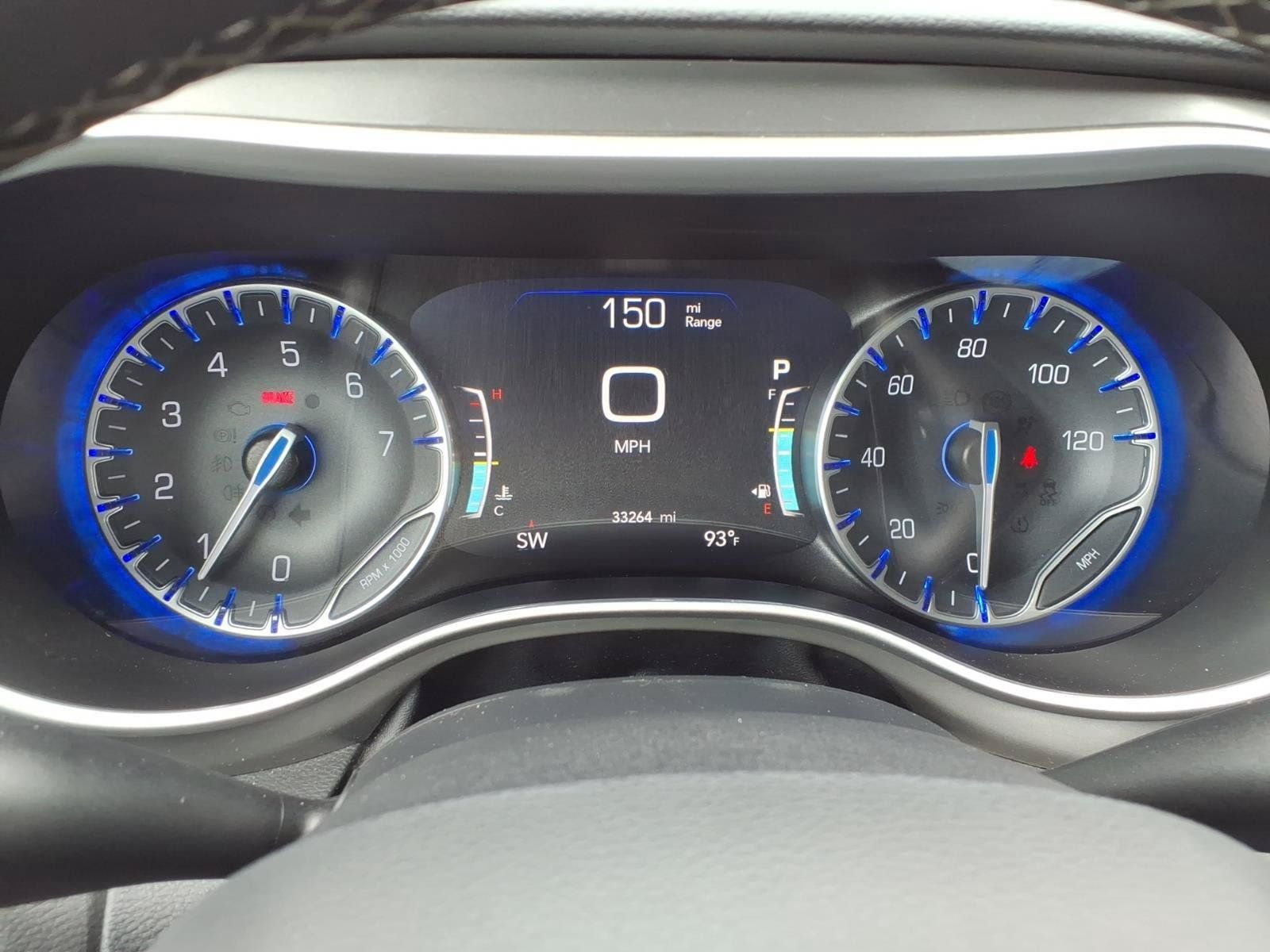 Used 2025 Chrysler Pacifica Select FWD image 36