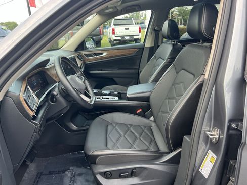 Used 2024 Volkswagen Atlas SE w/ Panoramic Sunroof Package AWD/4WD image 13