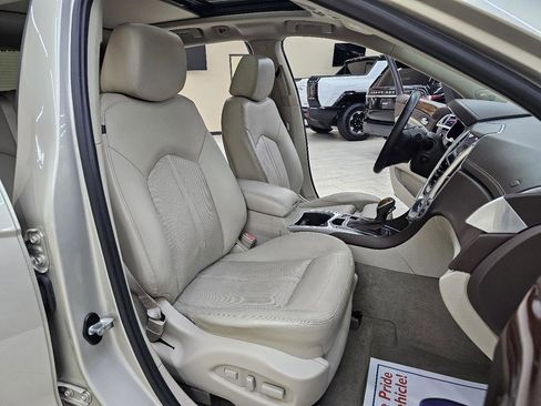 Used 2015 Cadillac SRX Luxury w/ Driver Awareness Package image 19