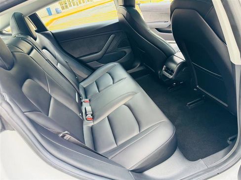 Used 2018 Tesla Model 3 image 19