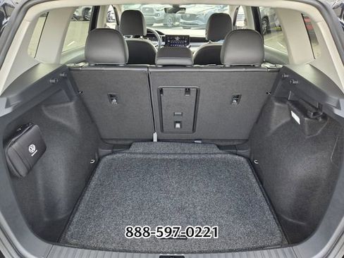 Used 2025 Volkswagen Taos SE FWD image 16