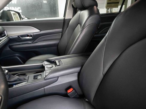 Used 2024 Toyota Grand Highlander XLE image 10