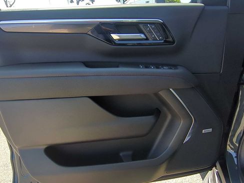 New 2026 Chevrolet Suburban RST w/ RST Capability Package AWD/4WD image 10