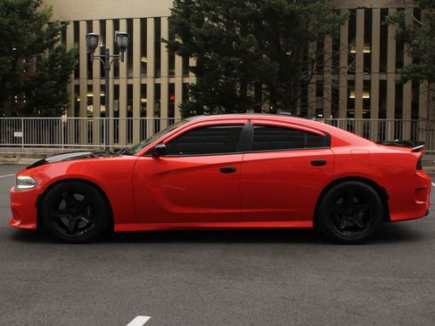 Used 2018 Dodge Charger R/T image 15